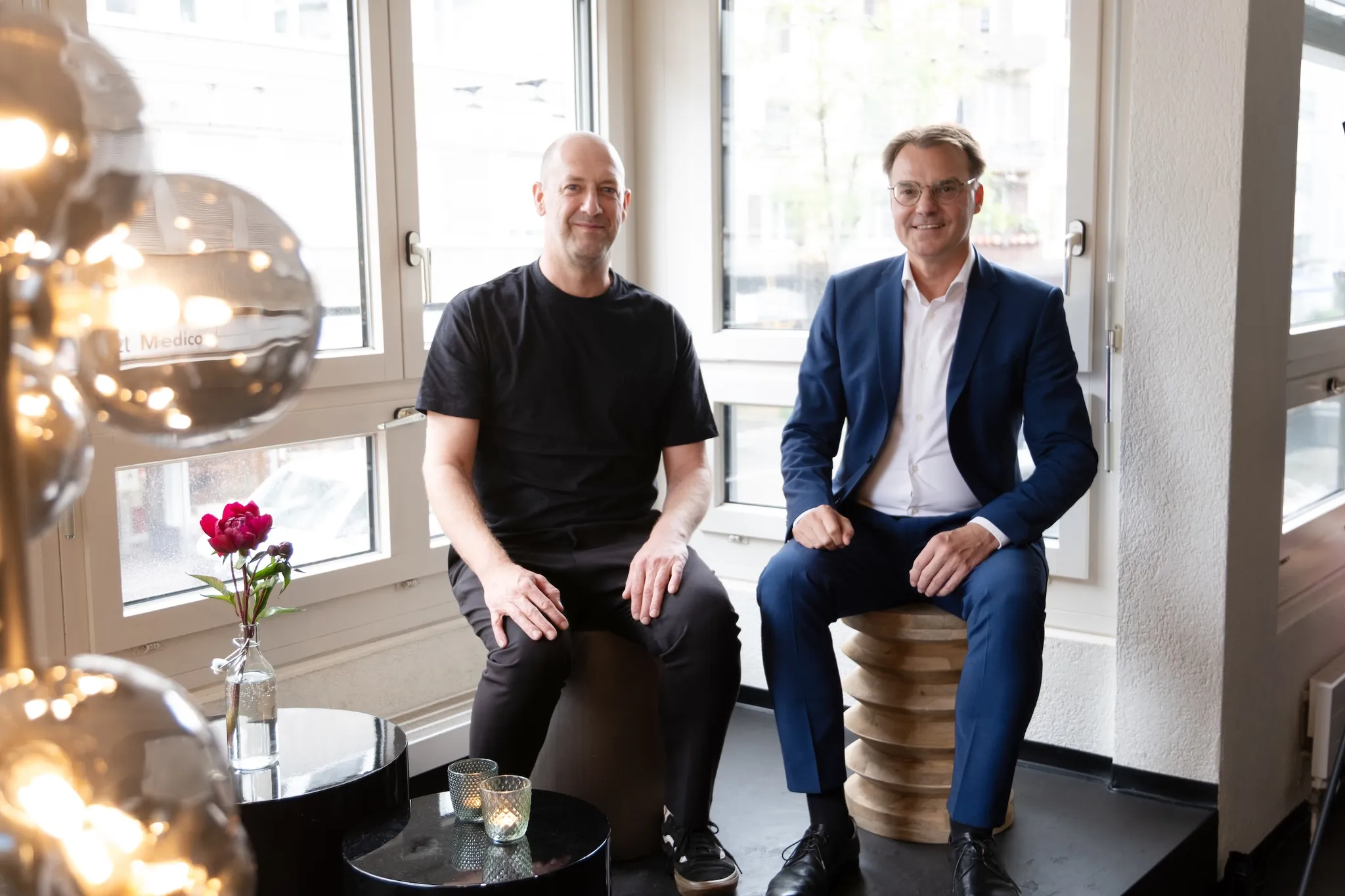 Marc van Nuffel (CEO Zinsli) und Roland Wickart (CFO GLKB) freuen sich auf die weitere Zusammenarbeit.